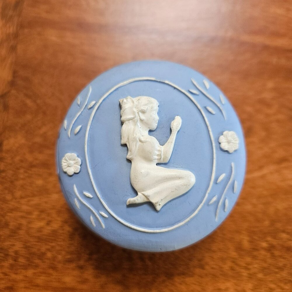 antique Wedgewood jewelry box jasperware blue praying girl and white flowers